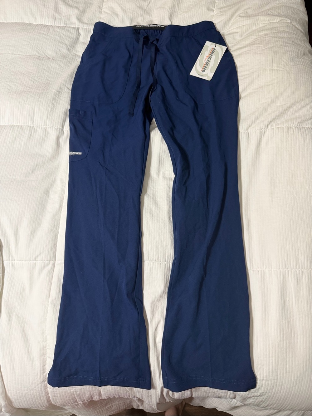 3-pocket mid-rise shaped scrub pant by Sketchers